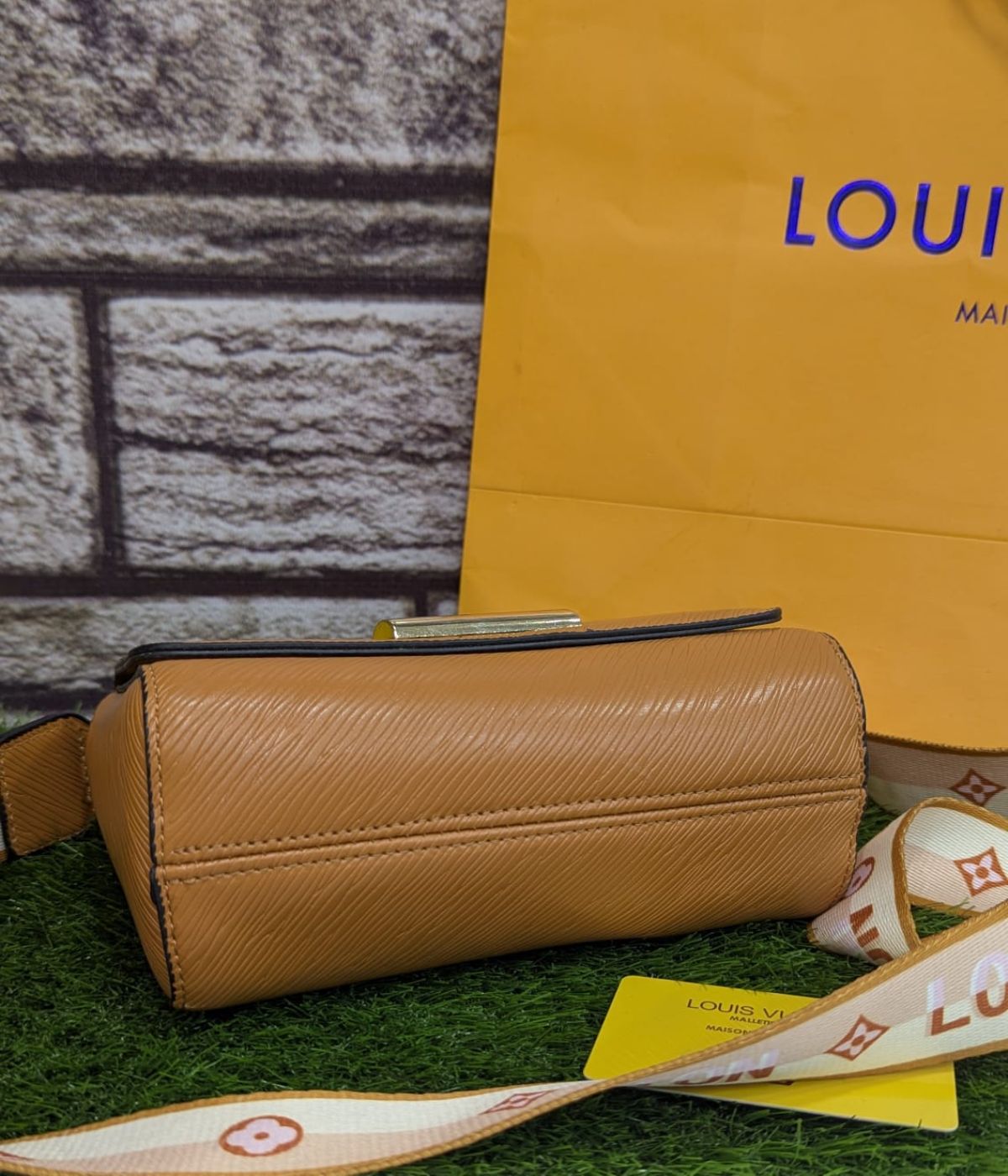 Twist MM Handle Handbags