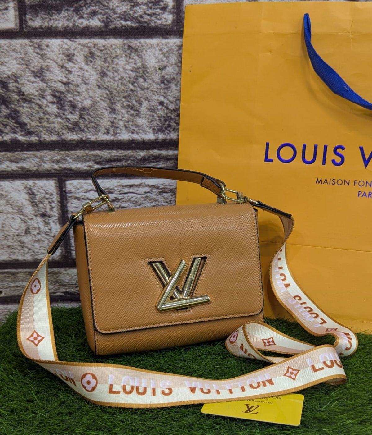 Twist MM Handle Handbags
